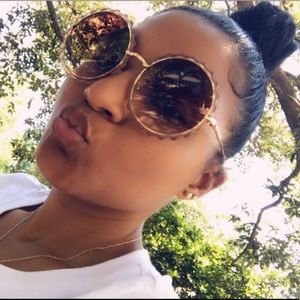 Meet your Posher, Antionette